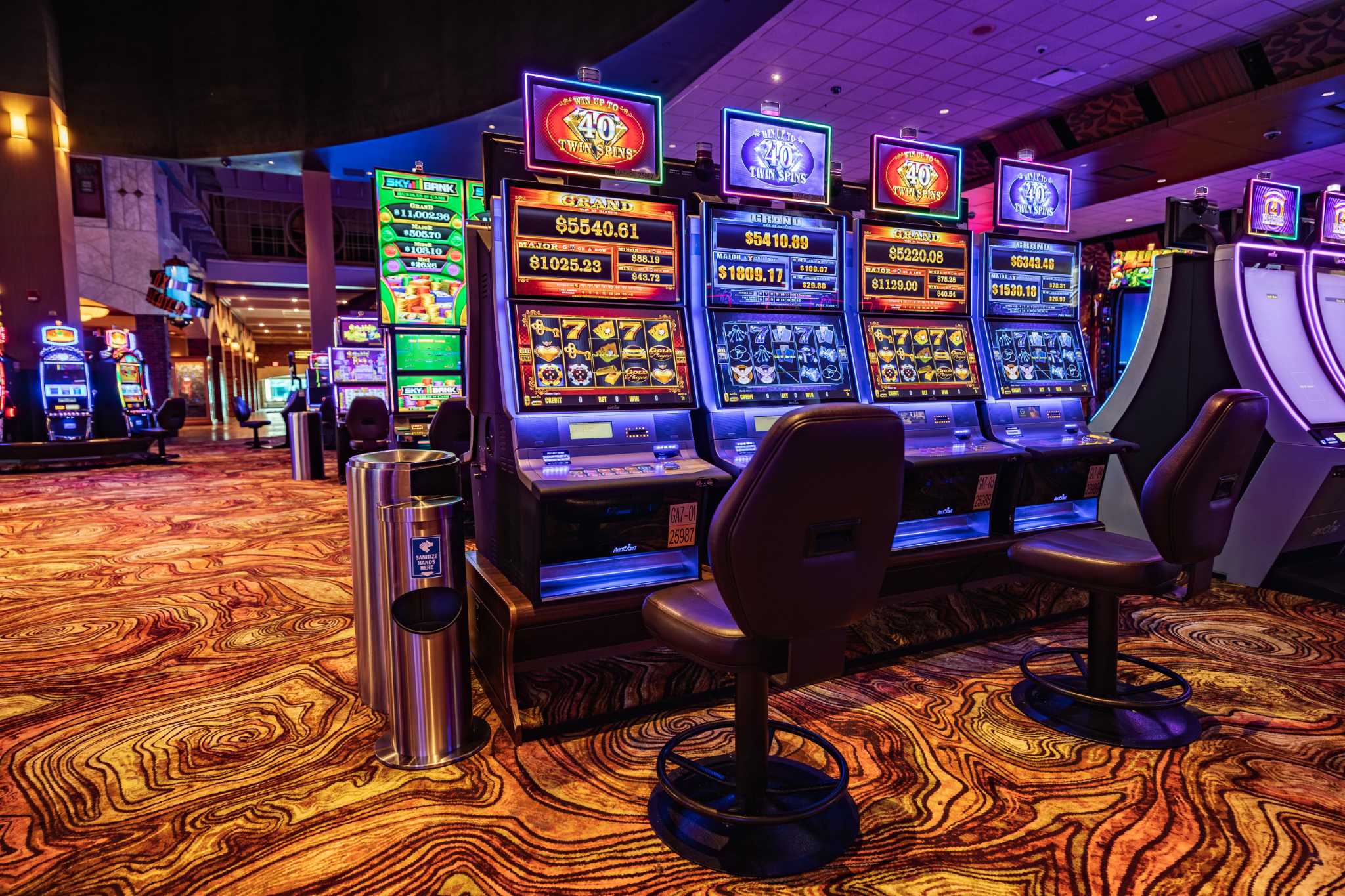 Poker Salonlarında Tarihi Oyunlara Giriş
